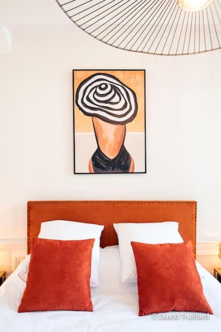 Suites Mana - Matahina Avec Vue Superbe Sur La Place Ducale Et Parking Prive Inclus Charleville-Mézières 外观 照片
