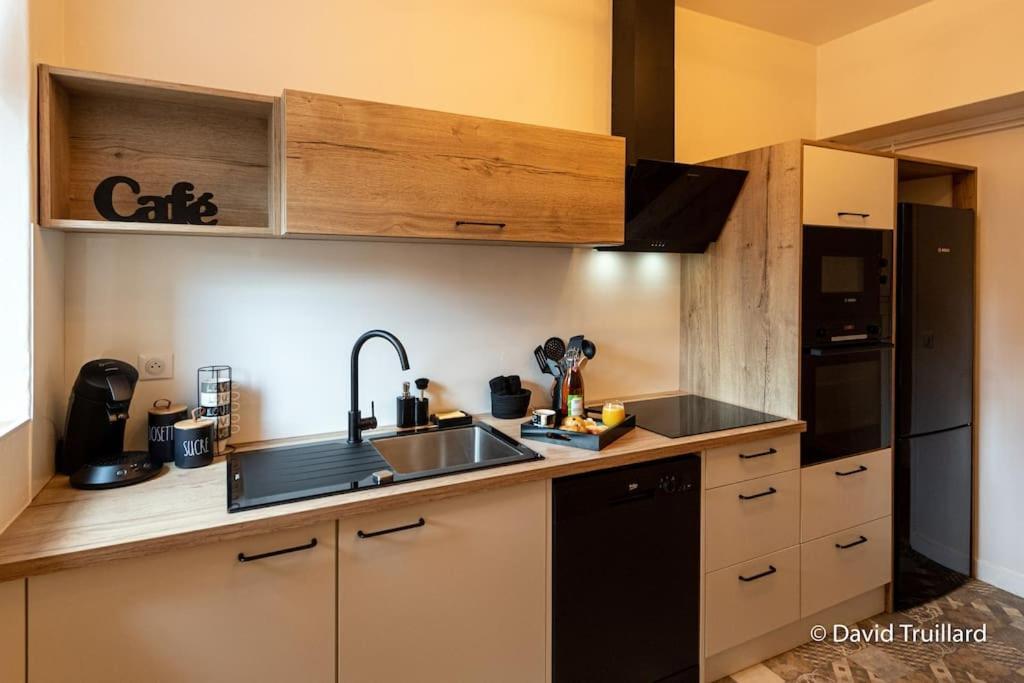 Suites Mana - Matahina Avec Vue Superbe Sur La Place Ducale Et Parking Prive Inclus Charleville-Mézières 外观 照片