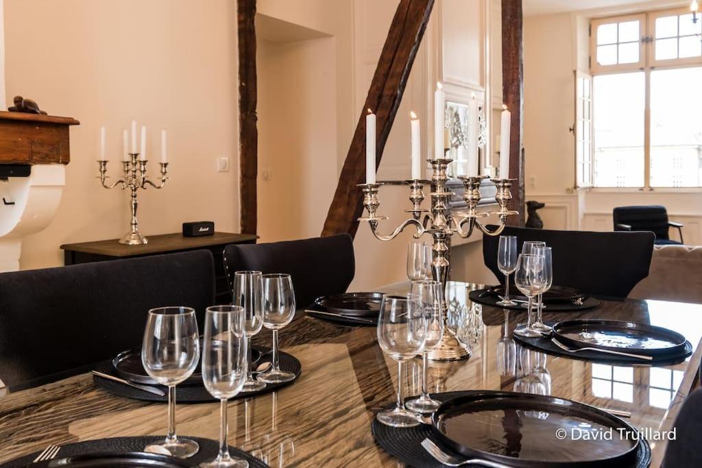 Suites Mana - Matahina Avec Vue Superbe Sur La Place Ducale Et Parking Prive Inclus Charleville-Mézières 外观 照片