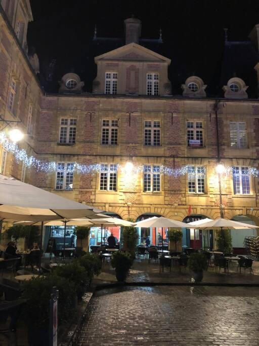 Suites Mana - Matahina Avec Vue Superbe Sur La Place Ducale Et Parking Prive Inclus Charleville-Mézières 外观 照片