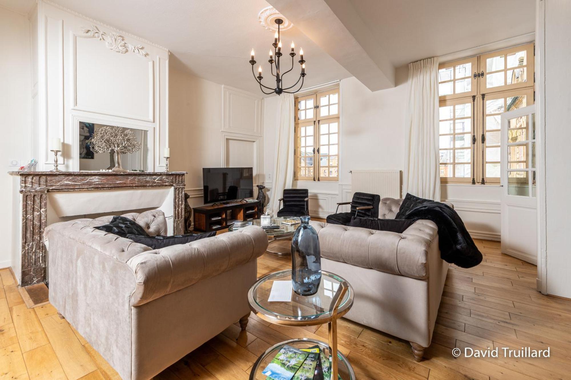 Suites Mana - Matahina Avec Vue Superbe Sur La Place Ducale Et Parking Prive Inclus Charleville-Mézières 外观 照片