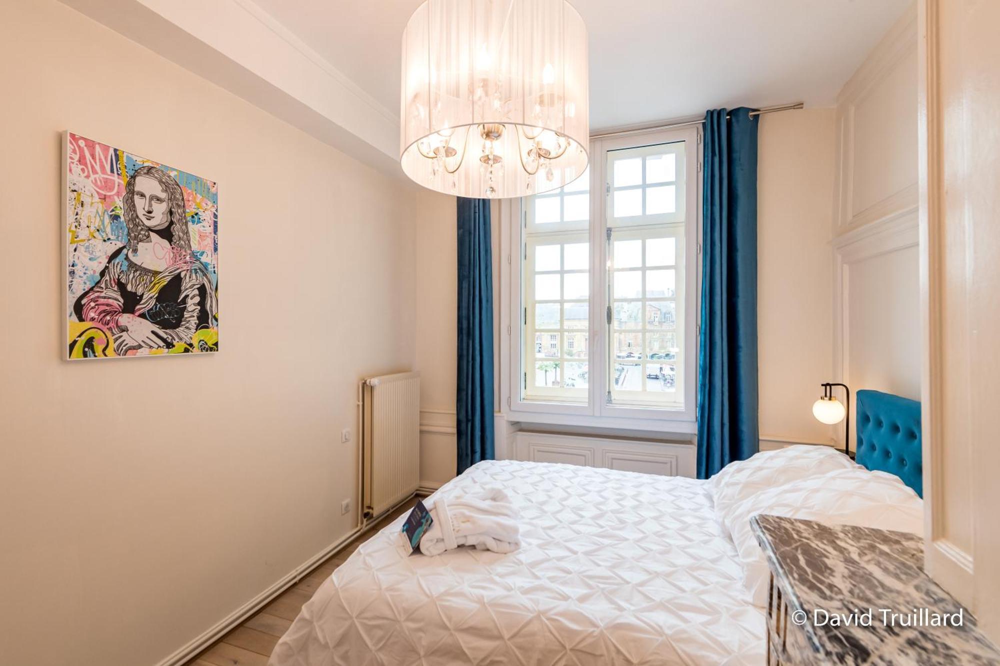 Suites Mana - Matahina Avec Vue Superbe Sur La Place Ducale Et Parking Prive Inclus Charleville-Mézières 外观 照片