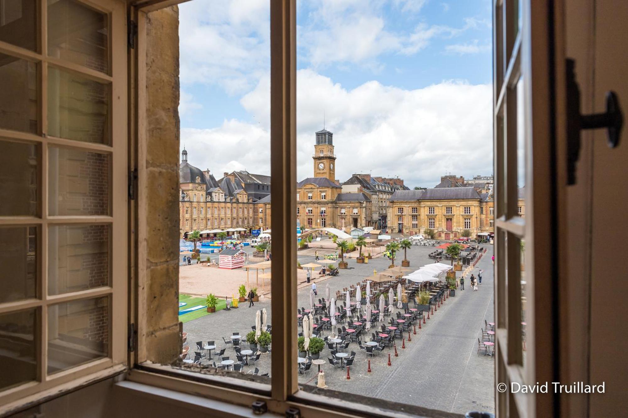 Suites Mana - Matahina Avec Vue Superbe Sur La Place Ducale Et Parking Prive Inclus Charleville-Mézières 外观 照片