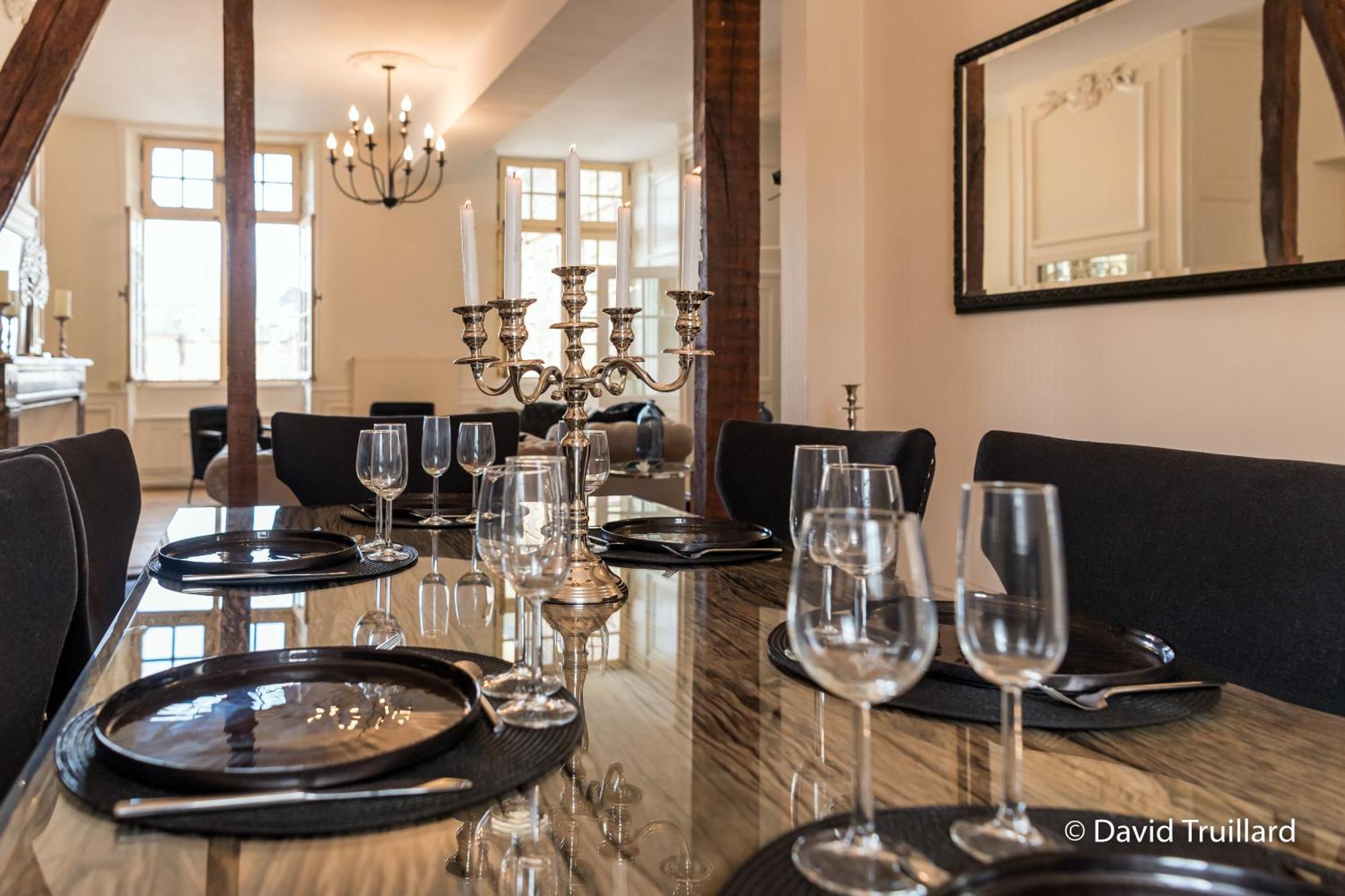 Suites Mana - Matahina Avec Vue Superbe Sur La Place Ducale Et Parking Prive Inclus Charleville-Mézières 外观 照片