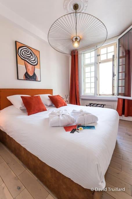 Suites Mana - Matahina Avec Vue Superbe Sur La Place Ducale Et Parking Prive Inclus Charleville-Mézières 外观 照片